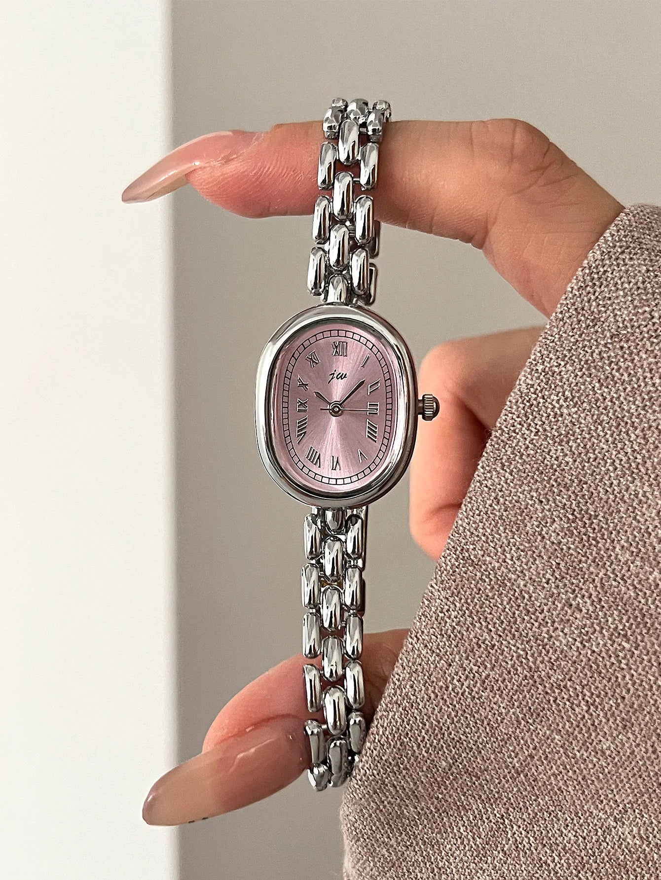 TrenLux Wear Women's Oval Artistic Niche High-Aesthetic Fashion Quartz Wristwatch