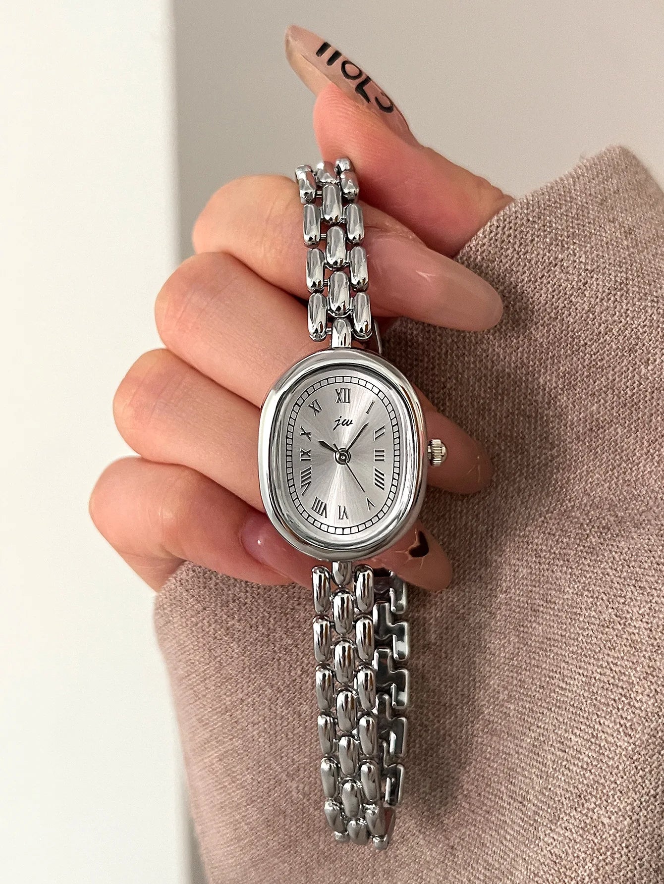 TrenLux Wear Women's Oval Artistic Niche High-Aesthetic Fashion Quartz Wristwatch